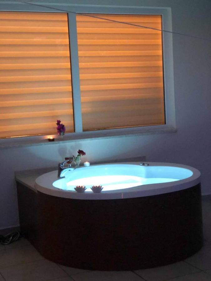 Babylon Luxury Villa With Private Pool And Indoor Heated Pool Side Luaran gambar