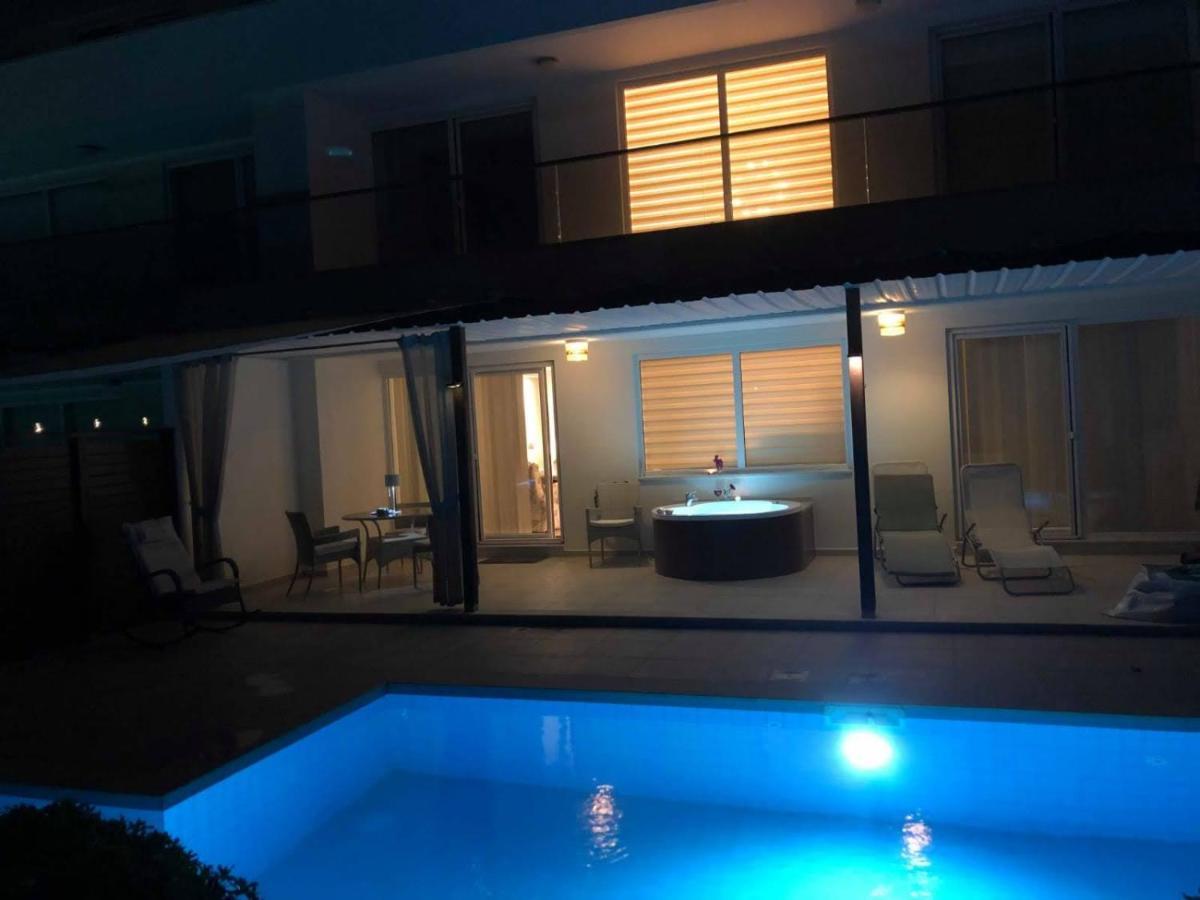 Babylon Luxury Villa With Private Pool And Indoor Heated Pool Side Luaran gambar