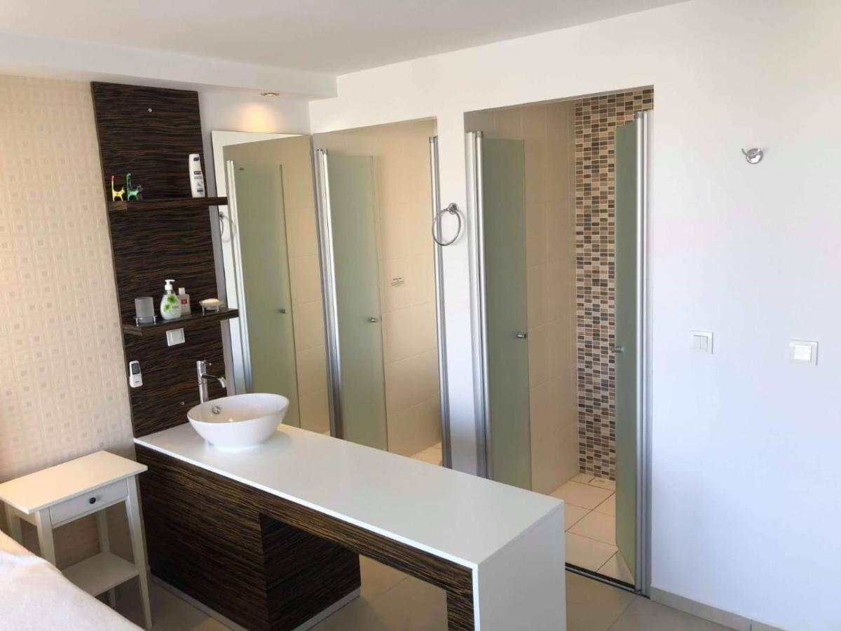 Babylon Luxury Villa With Private Pool And Indoor Heated Pool Side Luaran gambar